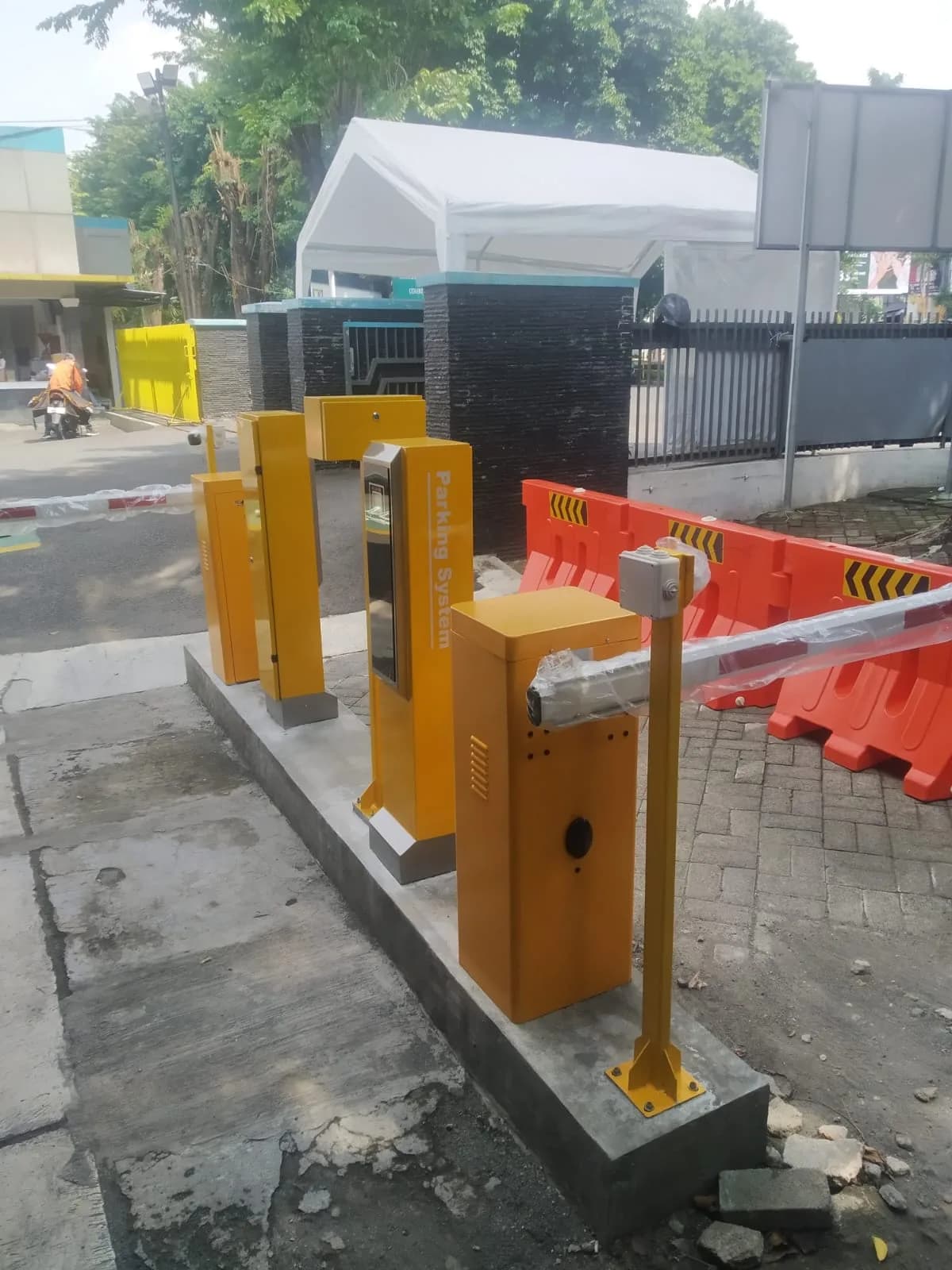 Barrier Gate E10