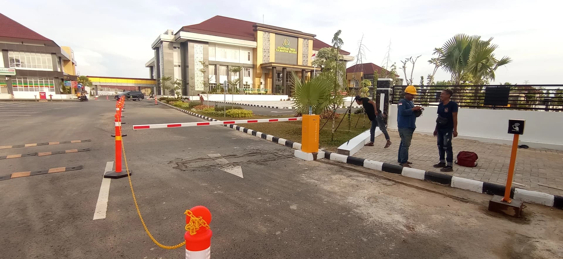 Barrier Gate Instansi
