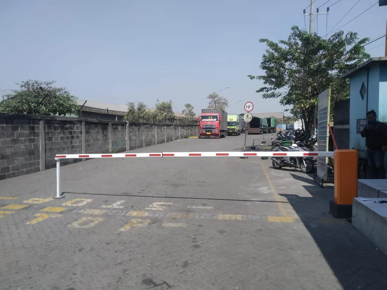 Barrier Gate E10