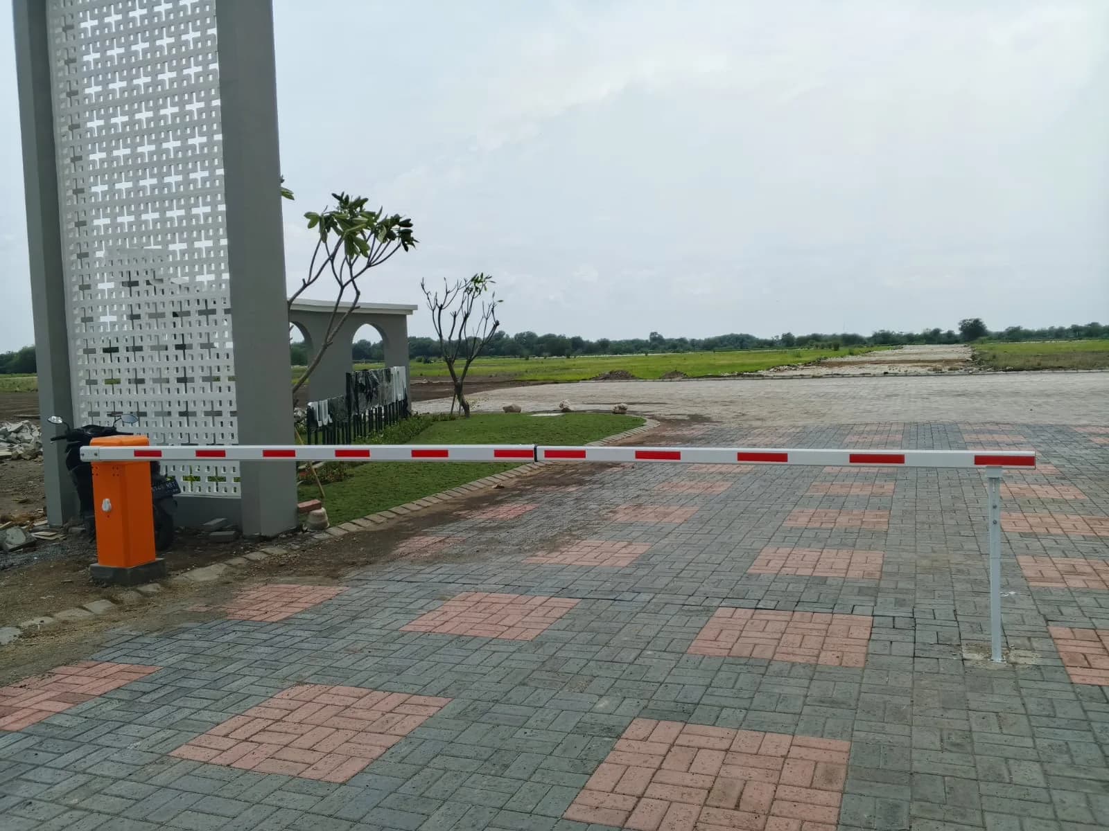 Pos Parkir & Barrier Gate